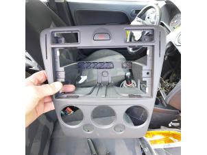 Gebrauchte Radioblende Ford Fusion 1.4 16V Preis auf Anfrage angeboten von N Kossen Autorecycling BV