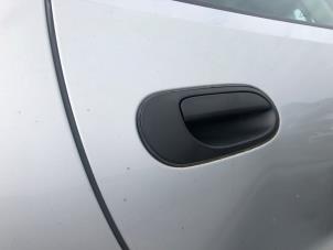 Używane Mechanizm blokady drzwi prawych tylnych wersja 4-drzwiowa Nissan Almera Tino Cena na żądanie oferowane przez N Kossen Autorecycling BV