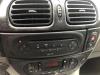 Radio CD Spieler van een Renault Scénic I (JA), 1999 / 2003 2.0 16V RX4, MPV, Benzin, 1.998cc, 103kW (140pk), 4x4, F4R744, 1999-06 / 2003-04, JA0C; JA1S; JA13; JABS 2002