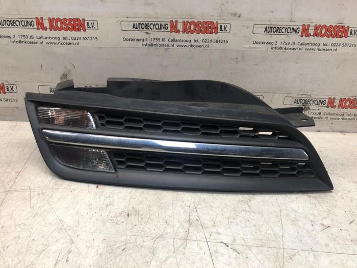 Begagnade Grill Nissan Micra (K12) 1.2 16V Pris på förfrågan erbjuds av N Kossen Autorecycling BV