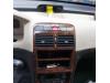 Dashboard vent from a Peugeot 307 (3A/C/D), 2000 / 2009 1.6 16V, Hatchback, Petrol, 1 587cc, 80kW (109pk), FWD, TU5JP4; NFU, 2000-08 / 2007-11, 3CNFU; 3ANFU; 3DNFU 2003