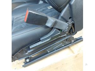 Usados Tensor de cinturón de seguridad derecha Mercedes ML II (164/4JG) 3.0 ML-320 CDI 4-Matic V6 24V Precio de solicitud ofrecido por N Kossen Autorecycling BV