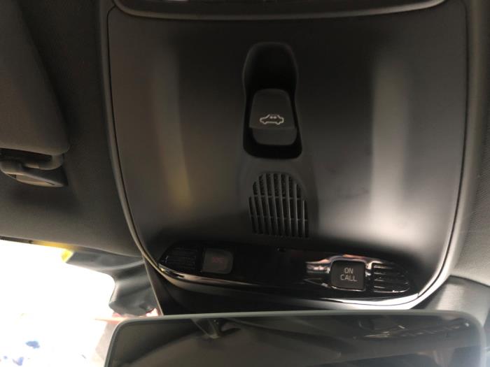 Używane Dach panoramiczny Volvo V40 Cena na żądanie oferowane przez N Kossen Autorecycling BV