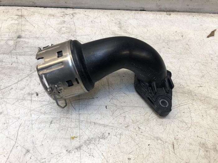 Intercooler Rohr van een Ford Focus 4 Wagon 1.0 EcoBoost 12V Hybrid 125 2020