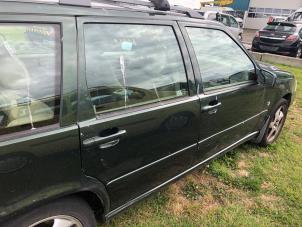 Used Rear door 4-door, right Volvo V70 (GW/LW/LZ) 2.4 20V 140 Price on request offered by N Kossen Autorecycling BV