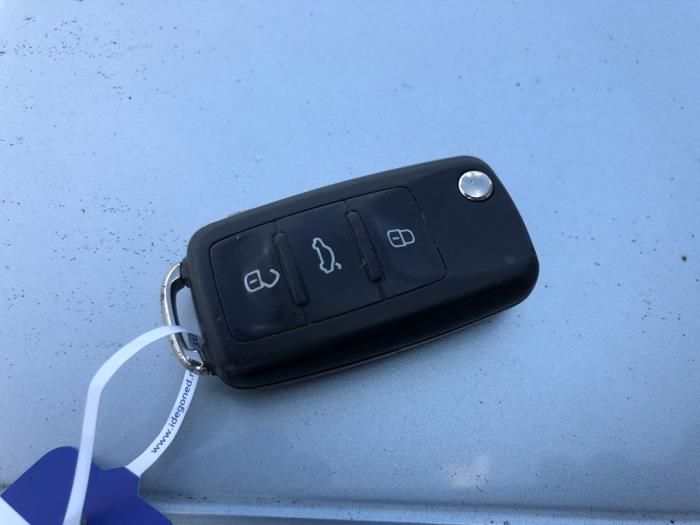 Używane Kluczyk scyzoryk Volkswagen Up! (121) 1.0 12V 60 Cena na żądanie oferowane przez N Kossen Autorecycling BV