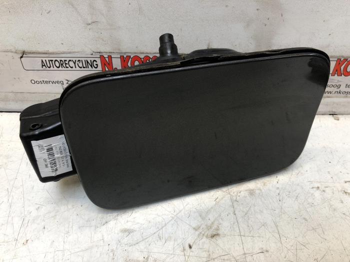 Tank cap cover from a Seat Alhambra (7N) 2.0 TDI 16V 2011