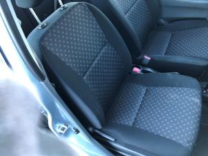 Używane Fotel prawy Daihatsu Cuore (L251/271/276) 1.0 12V DVVT Cena na żądanie oferowane przez N Kossen Autorecycling BV