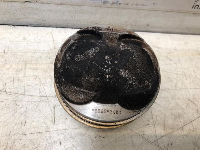 Usagé Piston Peugeot 208 Prix sur demande proposé par N Kossen Autorecycling BV