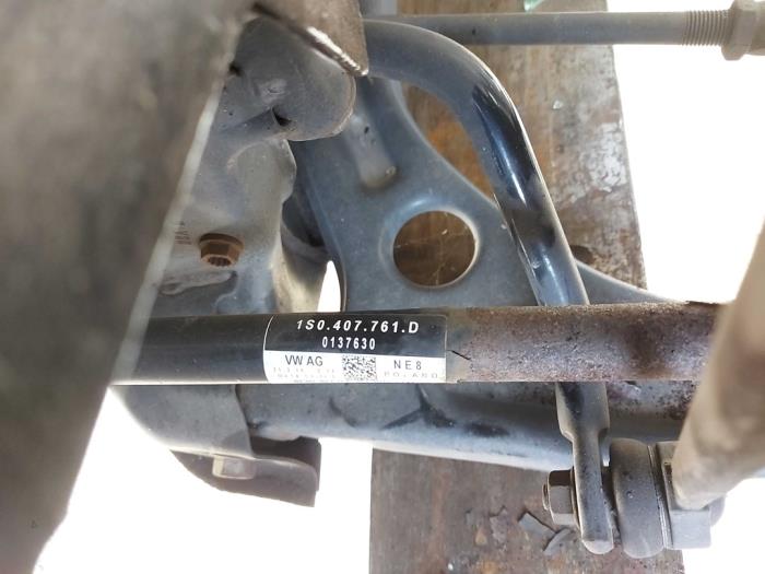 Front drive shaft, left from a Volkswagen Up! (121) 1.0 12V 60 2016