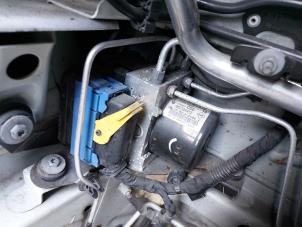 Usados Bomba ABS Renault Grand Scénic III (JZ) 1.4 16V TCe 130 Precio de solicitud ofrecido por N Kossen Autorecycling BV
