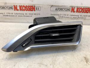 Usagé Grille d'aération latérale Peugeot 208 Prix sur demande proposé par N Kossen Autorecycling BV