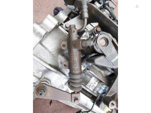Used Clutch slave cylinder Hyundai Santafe Price on request offered by N Kossen Autorecycling BV