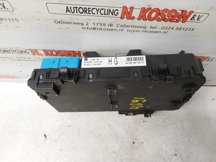 Fuse box Opel Astra H GTC 1.9 CDTi 100 13206759HG