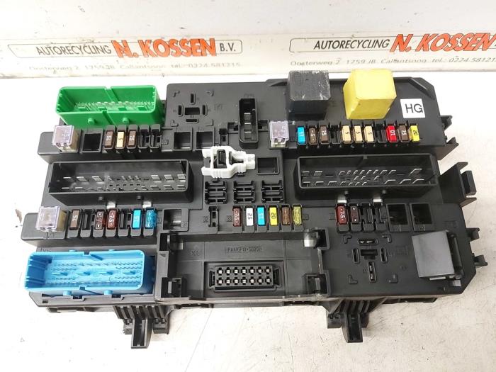 Fuse box Opel Astra H GTC 1.9 CDTi 100 13206759HG