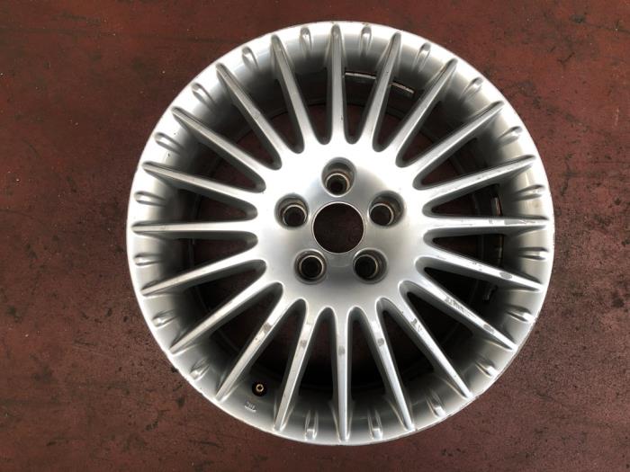 Wheel from a Alfa Romeo 159 Sportwagon (939BX) 3.2 JTS V6 24V Q4 2007