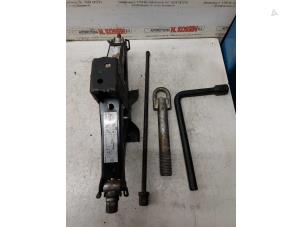 Used Jack set Opel Movano Price on request offered by N Kossen Autorecycling BV