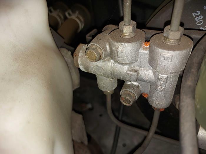 Begagnade EBD-system Mazda MX-5 (NB18/35/8C) 1.6i 16V Pris på förfrågan erbjuds av N Kossen Autorecycling BV