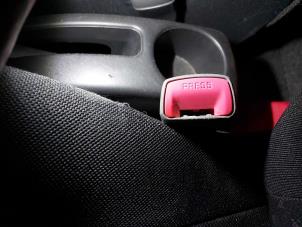 Usagé Insertion ceinture de sécurité avant gauche Daihatsu Cuore (L251/271/276) 1.0 12V DVVT Prix sur demande proposé par N Kossen Autorecycling BV