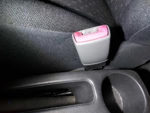 Gebrauchte Sicherheitsgurt Schließe rechts vorne Daihatsu Cuore (L251/271/276) 1.0 12V DVVT Preis auf Anfrage angeboten von N Kossen Autorecycling BV