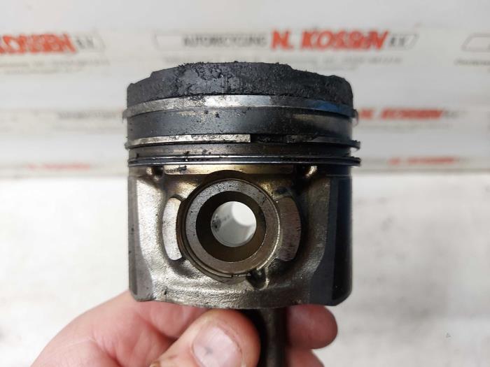 Usados Pistón Opel Vectra C GTS 2.2 DIG 16V Precio de solicitud ofrecido por N Kossen Autorecycling BV