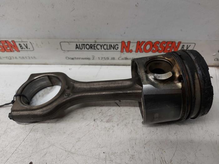 Usagé Bielle Opel Vectra C GTS 2.2 DIG 16V Prix sur demande proposé par N Kossen Autorecycling BV
