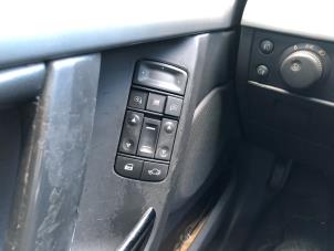 Usados Interruptor de ventanilla eléctrica Opel Vectra C GTS 3.2 V6 24V Precio de solicitud ofrecido por N Kossen Autorecycling BV