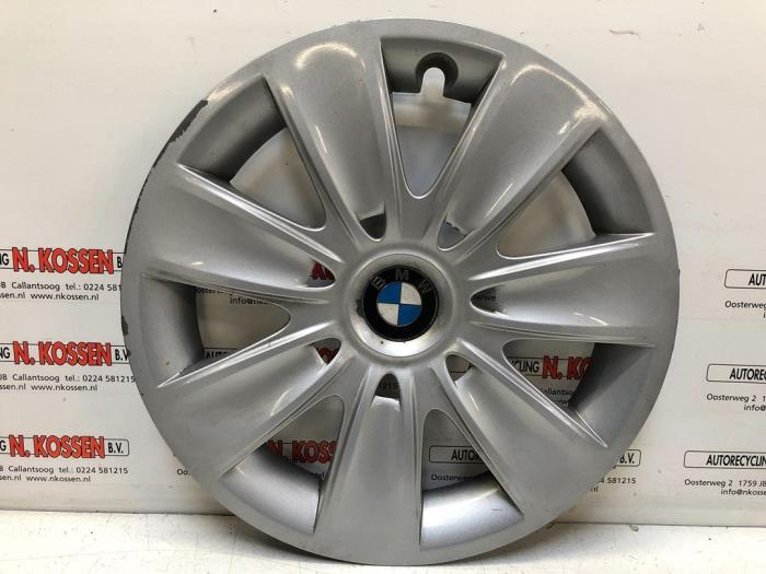 Używane Kolpak BMW 3 serie Touring (E46/3) 318i 16V Cena na żądanie oferowane przez N Kossen Autorecycling BV