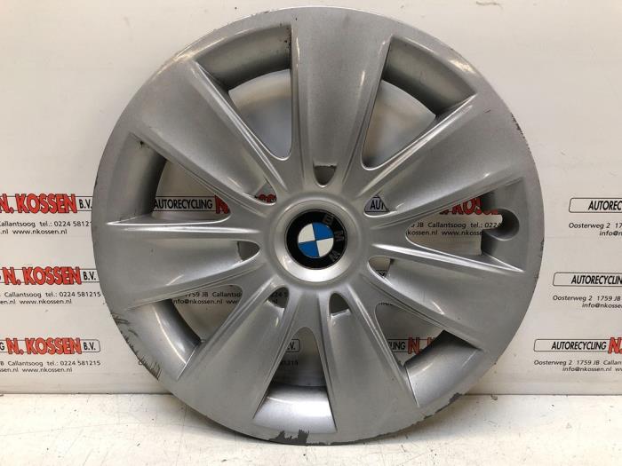 Używane Kolpak BMW 3 serie Touring (E46/3) 318i 16V Cena na żądanie oferowane przez N Kossen Autorecycling BV