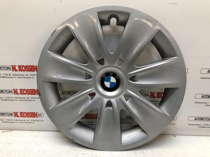 Używane Kolpak BMW 3 serie Touring (E46/3) 318i 16V Cena na żądanie oferowane przez N Kossen Autorecycling BV