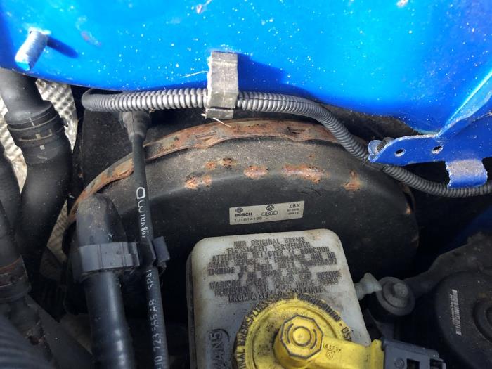 Usagé Servo frein Volkswagen Bora (1J2) 1.6 Prix sur demande proposé par N Kossen Autorecycling BV