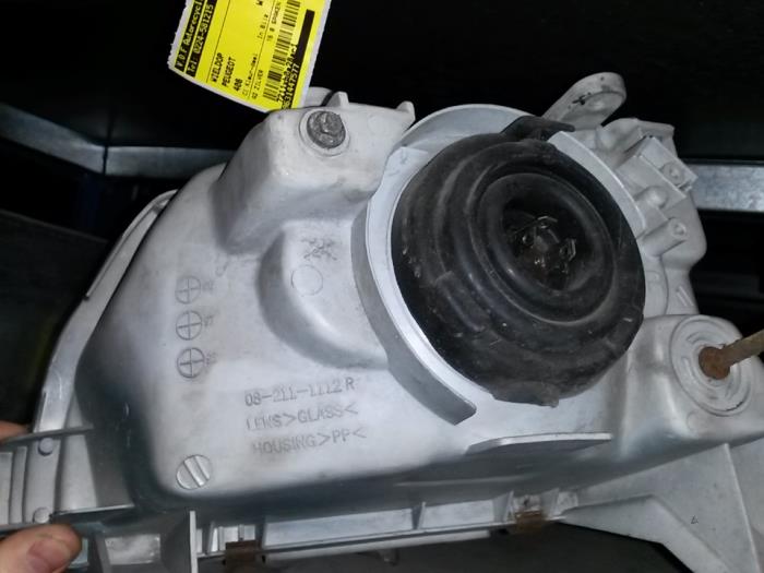 Używane Reflektor prawy Daihatsu Charade (G200/203) 1.5 SG,SR 16V MPI Valera Cena na żądanie oferowane przez N Kossen Autorecycling BV