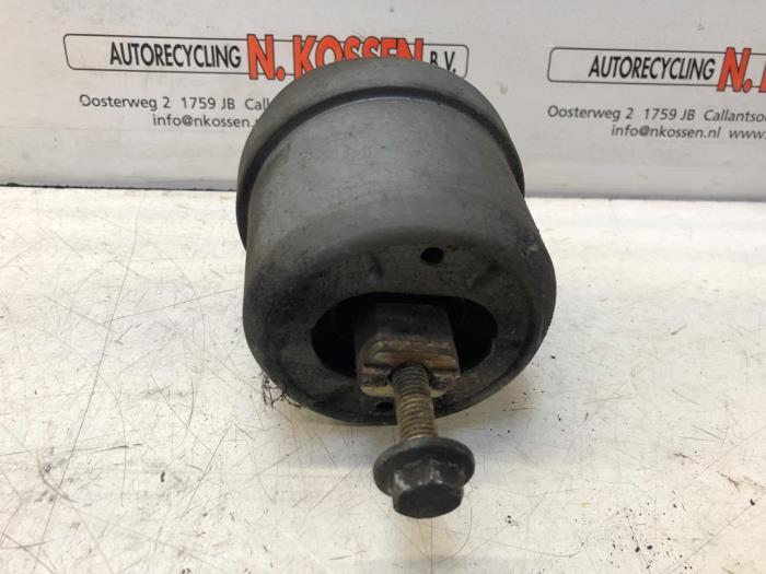 Used Engine mount Volkswagen Transporter/Caravelle T4 2.5 TDI Price on request offered by N Kossen Autorecycling BV