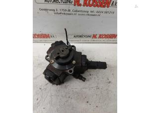 Used High pressure pump Mercedes Vito (638.1/2) 2.2 CDI 108 16V Price on request offered by N Kossen Autorecycling BV