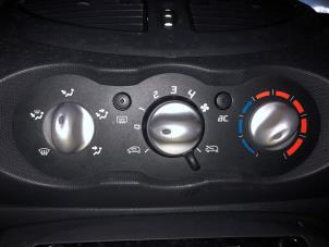 Usagé Panneau de commande clim Renault Twingo II (CN) 1.2 16V Quickshift 5 Prix sur demande proposé par N Kossen Autorecycling BV