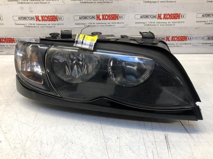Headlight, right from a BMW 3 serie (E46/4) 318d 16V 2003