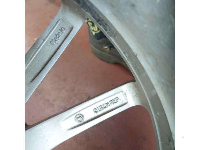 Wheel from a Volkswagen Golf VII (AUA) 1.6 TDI BlueMotion 16V 2013