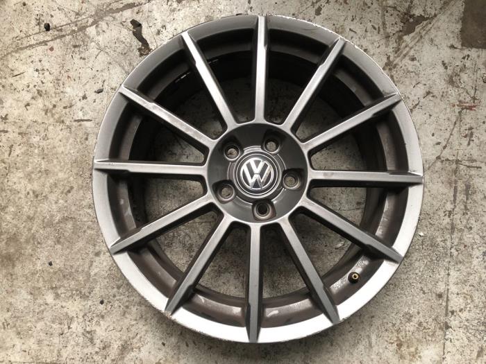 Wheel from a Volkswagen Golf VII (AUA) 1.6 TDI BlueMotion 16V 2013