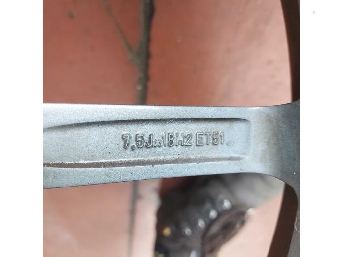 Wheel from a Volkswagen Golf VII (AUA) 1.6 TDI BlueMotion 16V 2013
