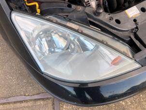 Used Headlight, right Ford Focus 1 Wagon 1.6 16V Price on request offered by N Kossen Autorecycling BV