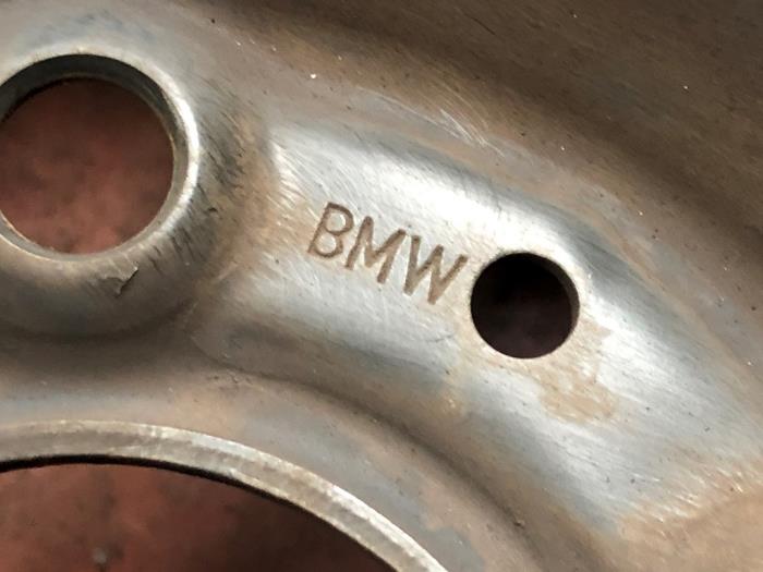 Wheel from a BMW 3 serie (E46/4) 318d 16V 2003