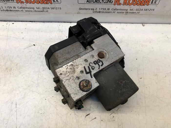 Usagé Bloc ABS Renault Scénic I (JA) 2.0 16V RX4 Prix sur demande proposé par N Kossen Autorecycling BV