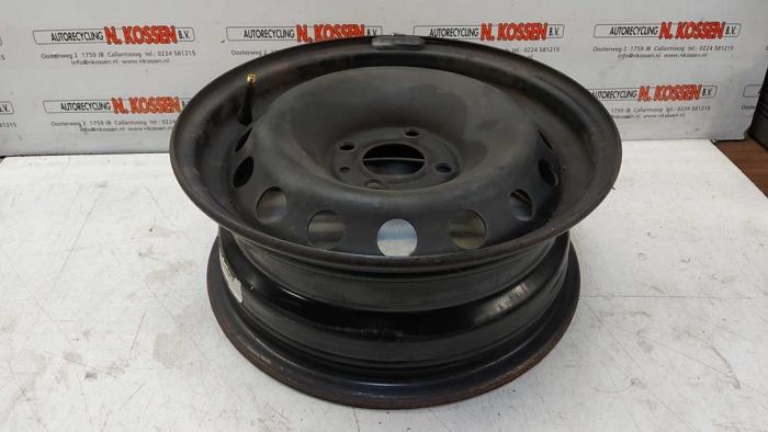 Wheel from a Renault Twingo II (CN) 1.2 16V Quickshift 5 2013