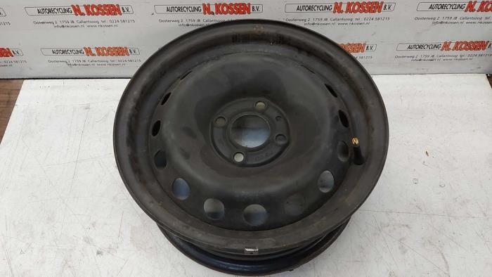 Wheel from a Renault Twingo II (CN) 1.2 16V Quickshift 5 2013