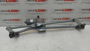 Used Wiper motor + mechanism Landrover Freelander II 2.0 Si4 16V Price on request offered by N Kossen Autorecycling BV
