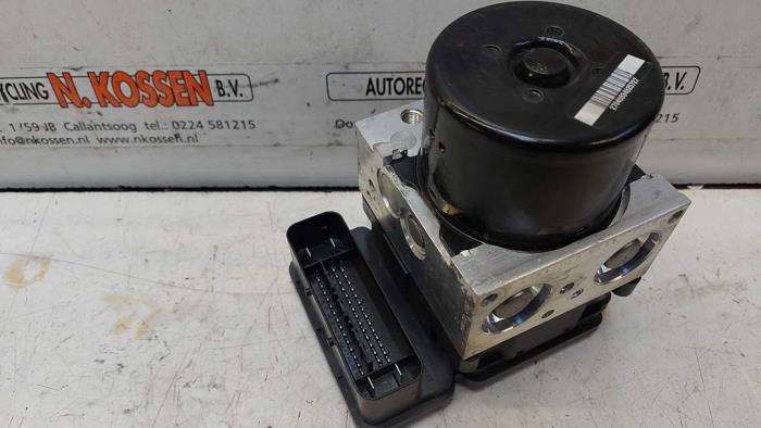 Usagé Pompe ABS Landrover Freelander II 2.0 Si4 16V Prix sur demande proposé par N Kossen Autorecycling BV