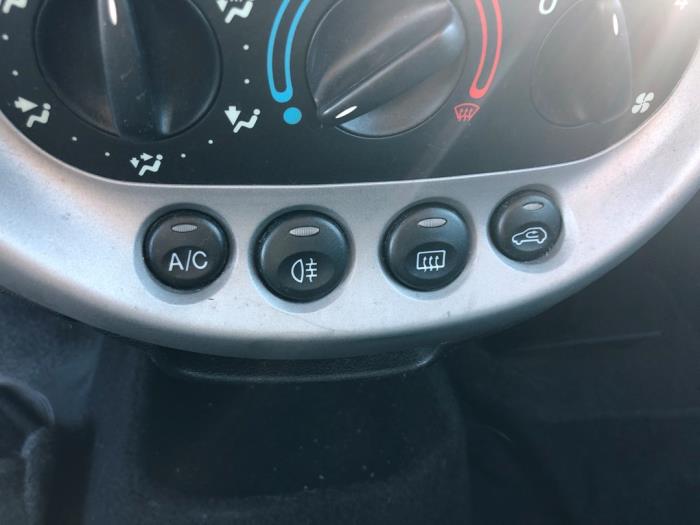 Air conditioning control panel from a Ford Ka I 1.3i 2007
