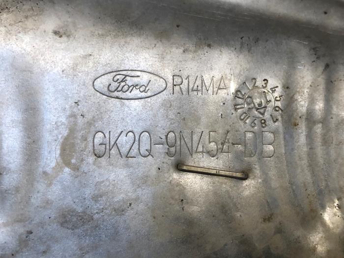 Pantalla térmica escape de un Ford Transit 2016