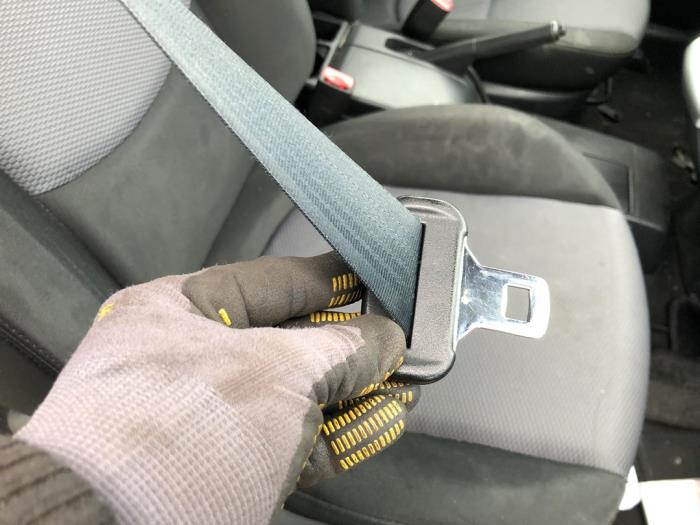 Cinturón de seguridad derecha delante de un Mazda 5 (CR19) 2.0i 16V 2005