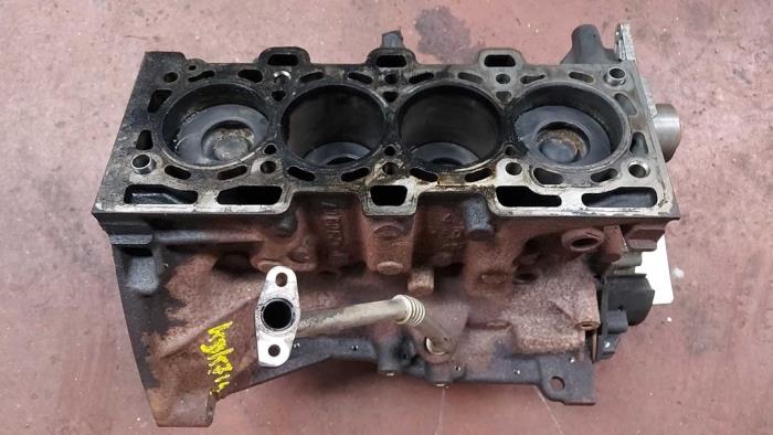 Usagé Piston Renault Kangoo Prix sur demande proposé par N Kossen Autorecycling BV